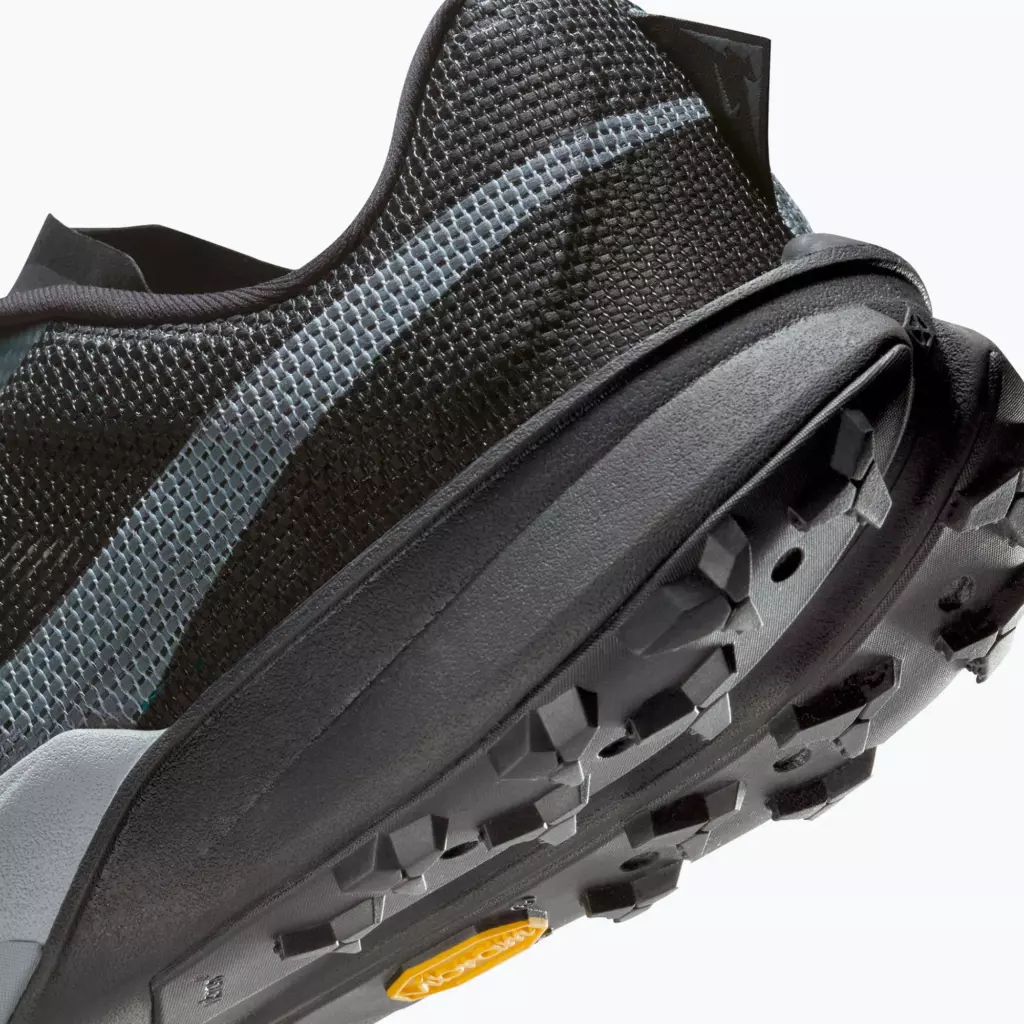 Кроссовки для бега Nike Kiger 10 black/white/cool grey/white