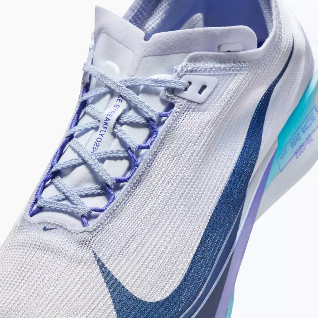 Кроссовки для бега Nike Streakfly 2 ghost/persian violet/blue lightning/blue void
