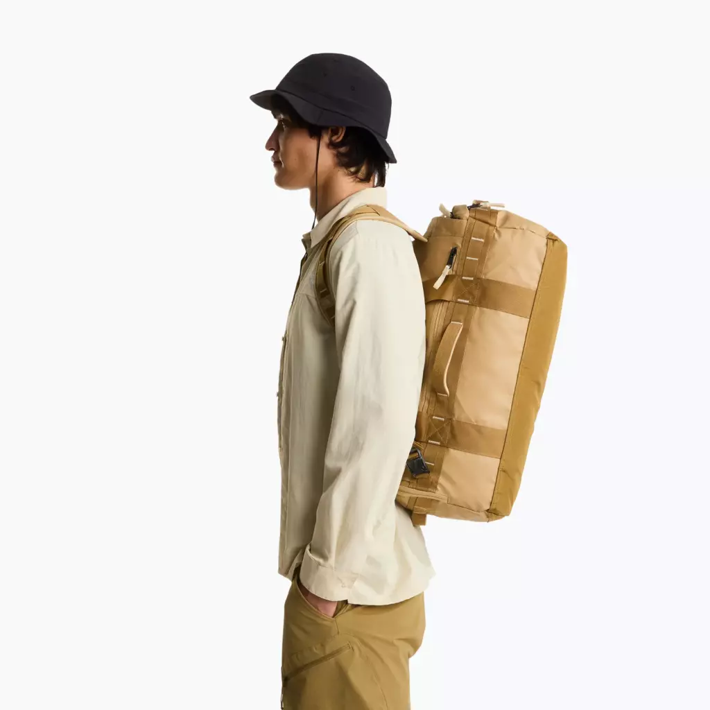 Дорожная сумка The North Face Base Camp Voyager Duffel 42 khaki stone/utility bro