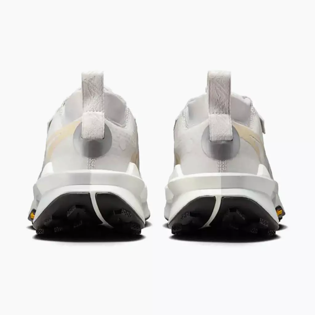 Женские Кроссовки для бега Nike Zegama 2 vast grey/sanddrift/summit white/black