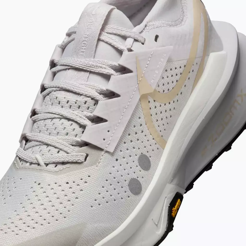 Женские Кроссовки для бега Nike Zegama 2 vast grey/sanddrift/summit white/black