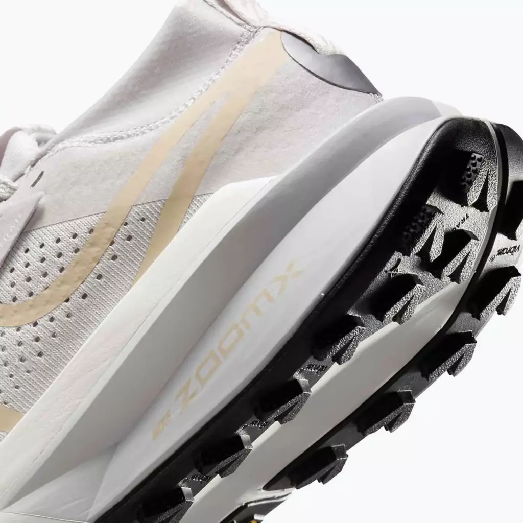 Женские Кроссовки для бега Nike Zegama 2 vast grey/sanddrift/summit white/black