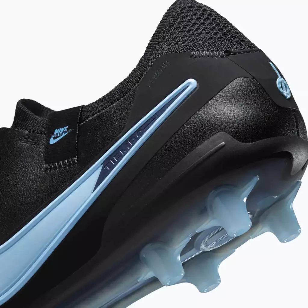 Футбольные бутсы Nike Phantom 6 Low Academy FG/MG black/black