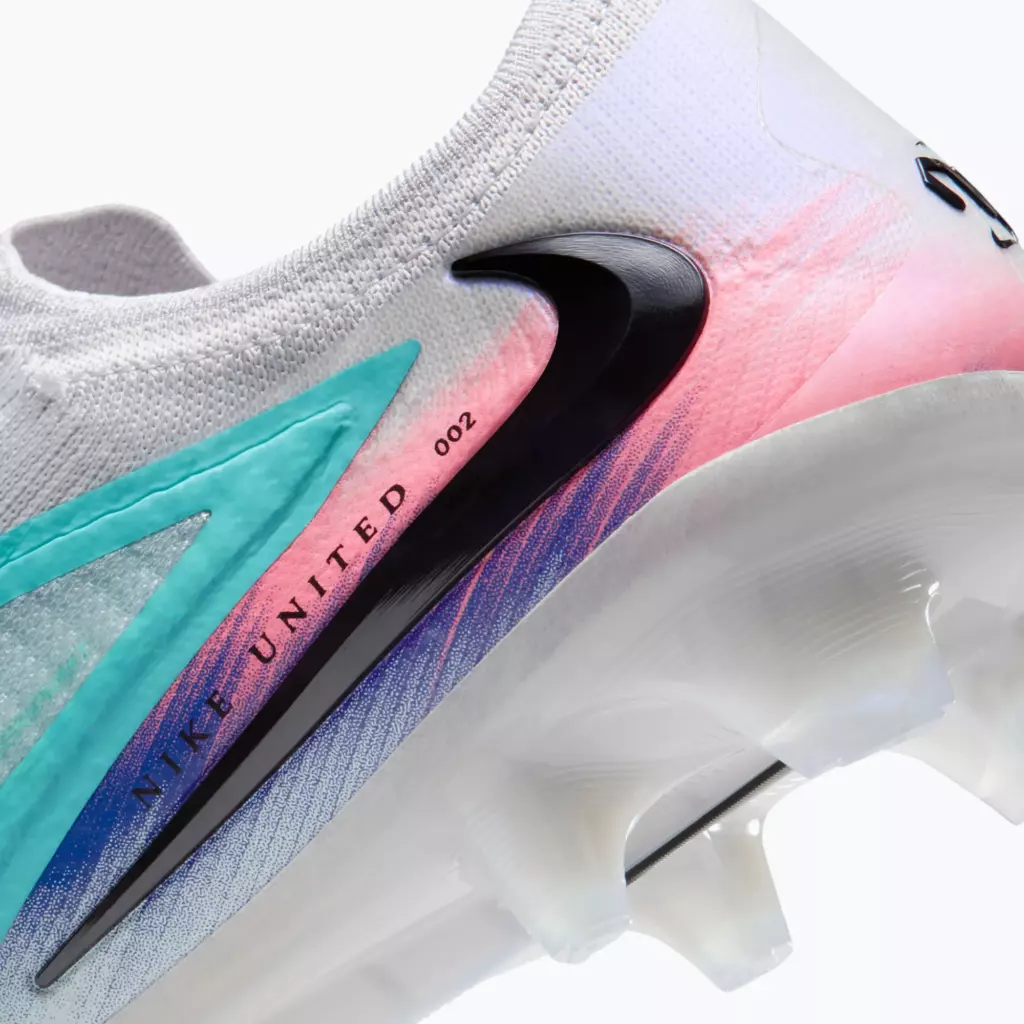 Футбольные бутсы Nike United Phantom 6 Low Elite FG pistachio frost/hyper orange