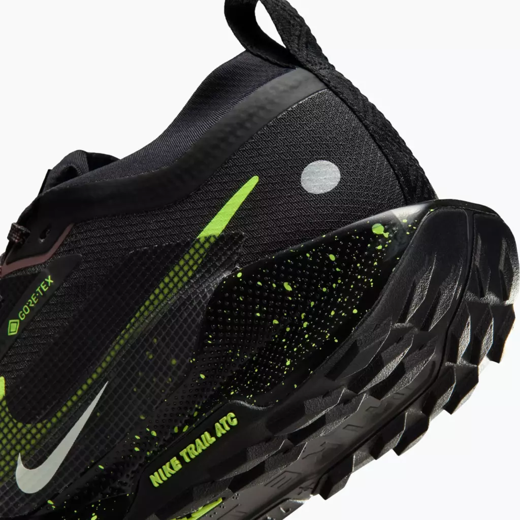 Женские Кроссовки для бега Nike Pegasus Trail 5 GTX black/phantom/tattoo/volt ice