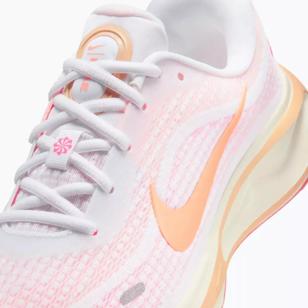 Женские Кроссовки для бега Nike Journey Run white/sail/ice peach/orange pulse