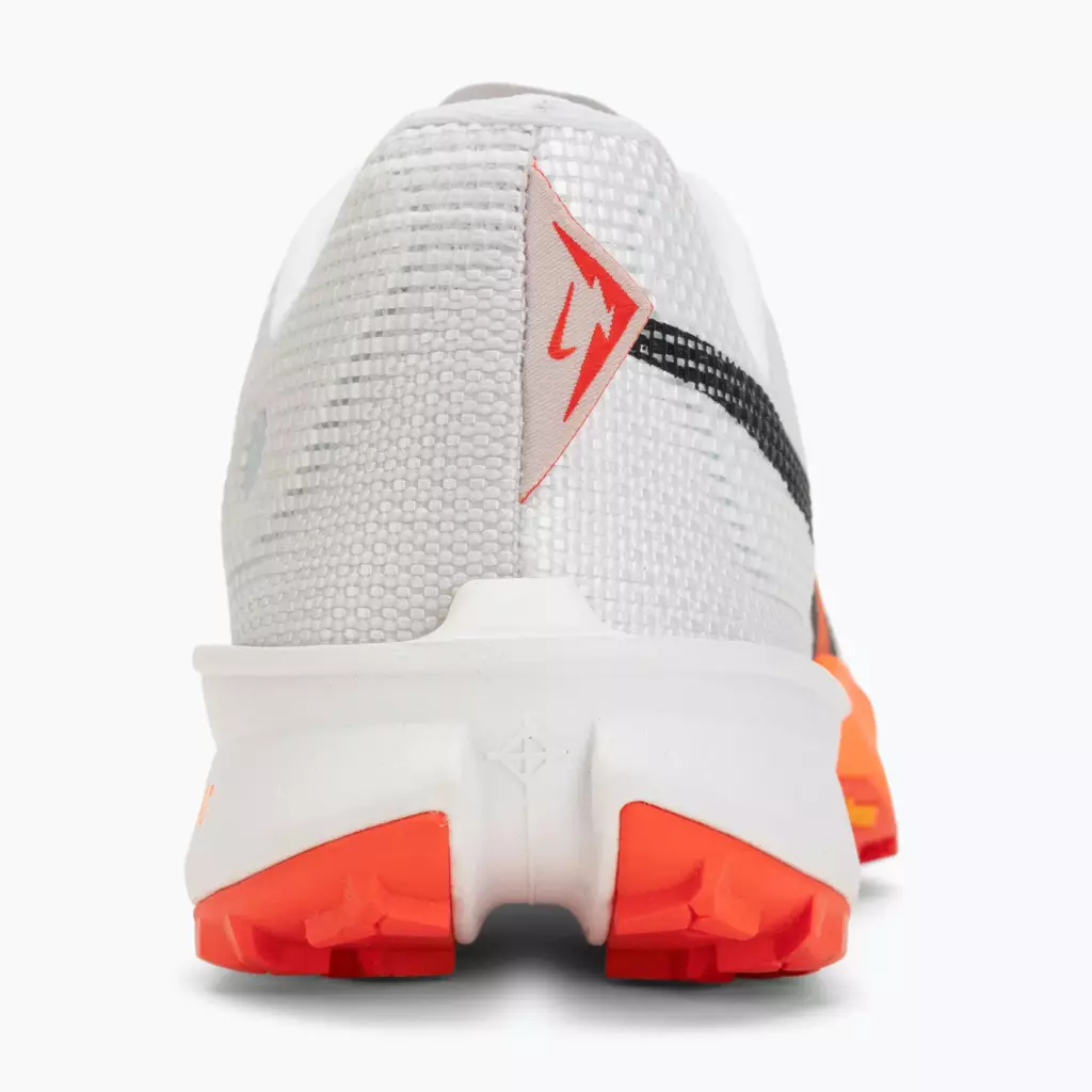 Кроссовки для бега Nike Kiger 10 white/photon dust/total orange/black