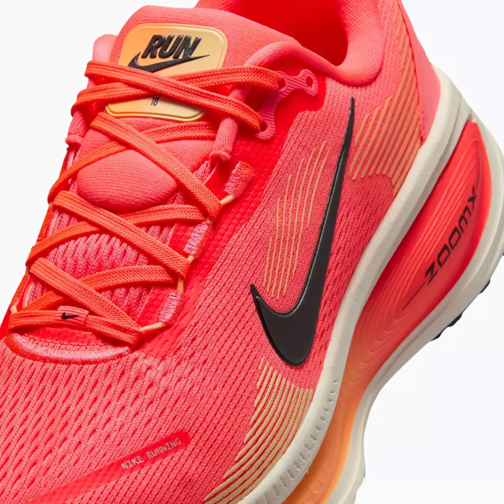 Женские Кроссовки для бега Nike Vomero 18 Hot lava/chalk/orange pulse/black