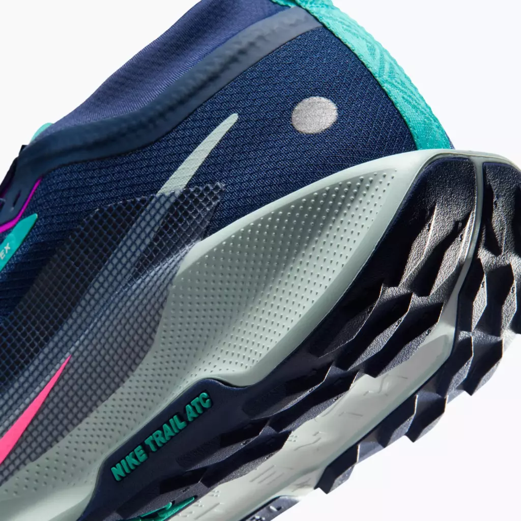 Кроссовки для бега Nike Pegasus Trail 5 GORE-TEX midnight navy/hyper pink/glacier blue
