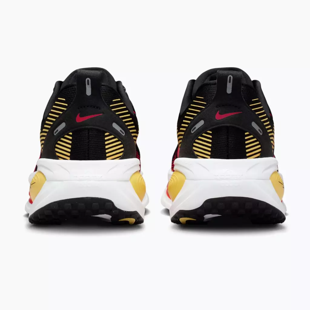 Кроссовки для бега Nike Vomero 18 black/light crimson/bright crimson