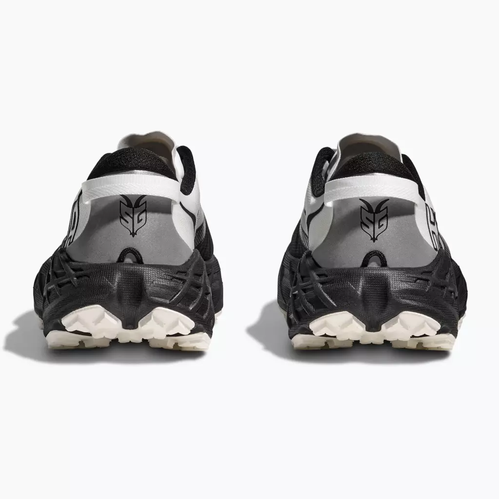 Женские кроссовки для бега HOKA Speedgoat 7 black/white