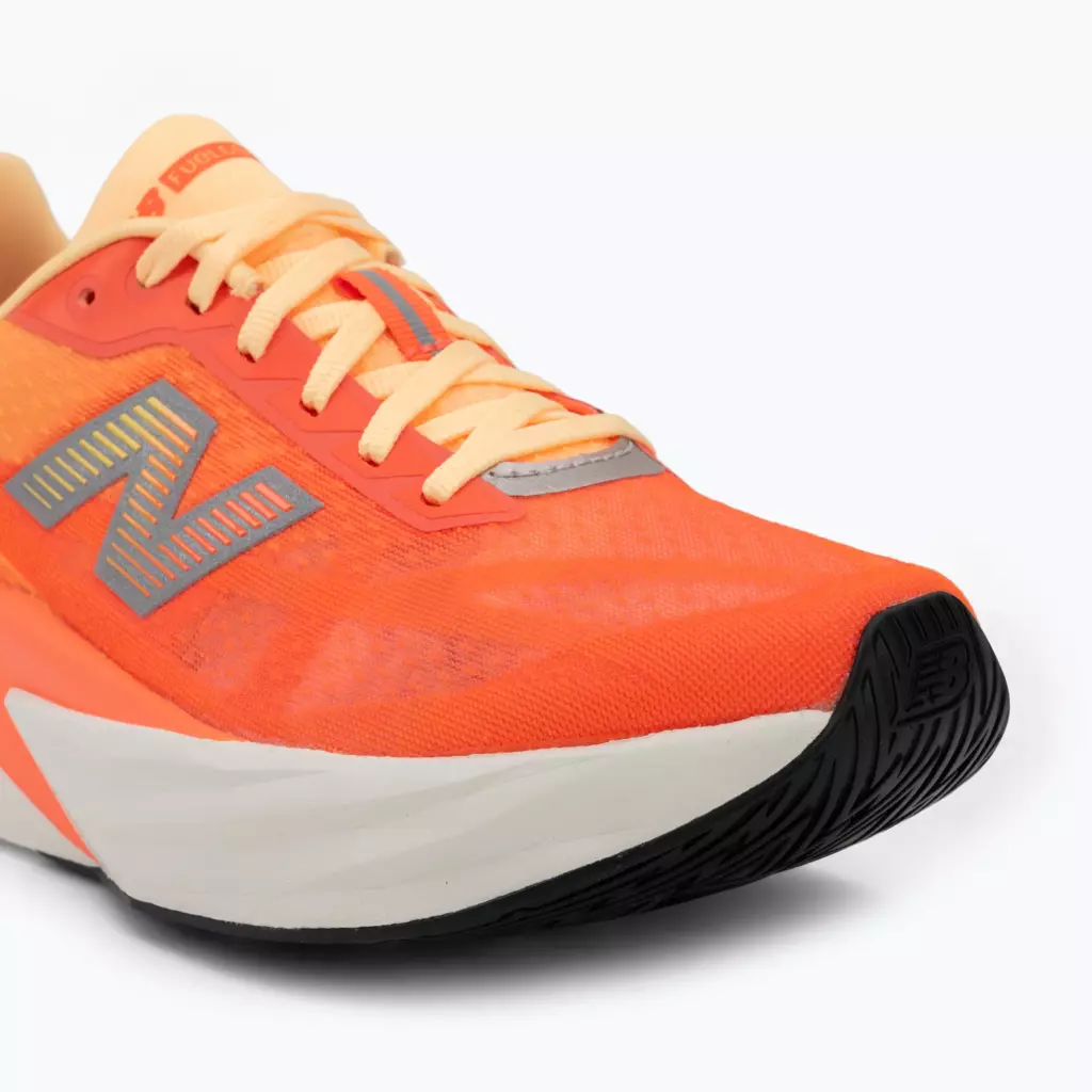 Женские Кроссовки для бега New Balance FuelCell Rebel V5 tangerine heat/silver metallic