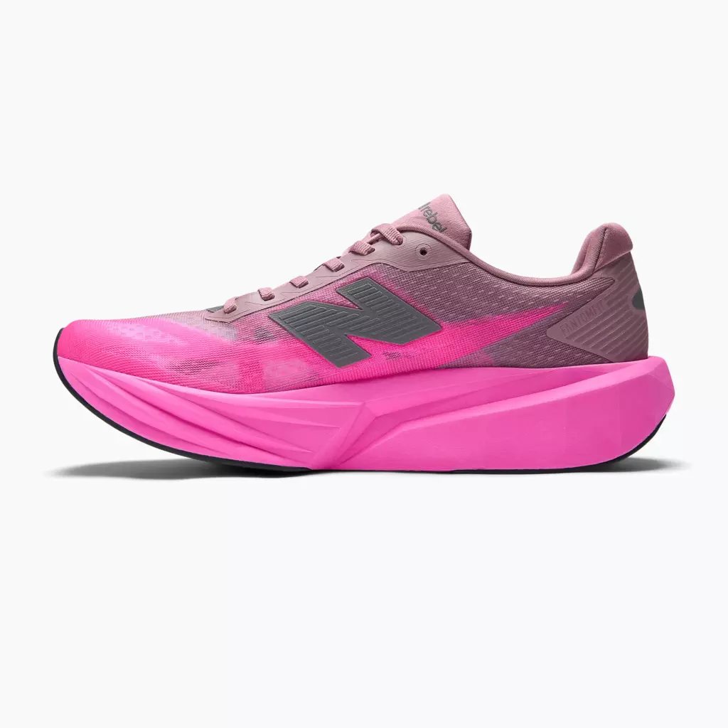 Кроссовки для бега New Balance FuelCell Rebel V5 pink heat/rosewood