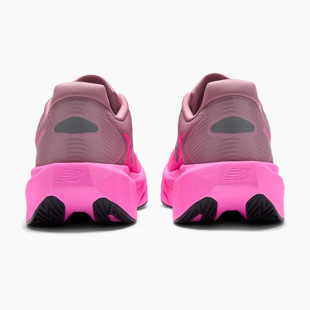 Кроссовки для бега New Balance FuelCell Rebel V5 pink heat/rosewood