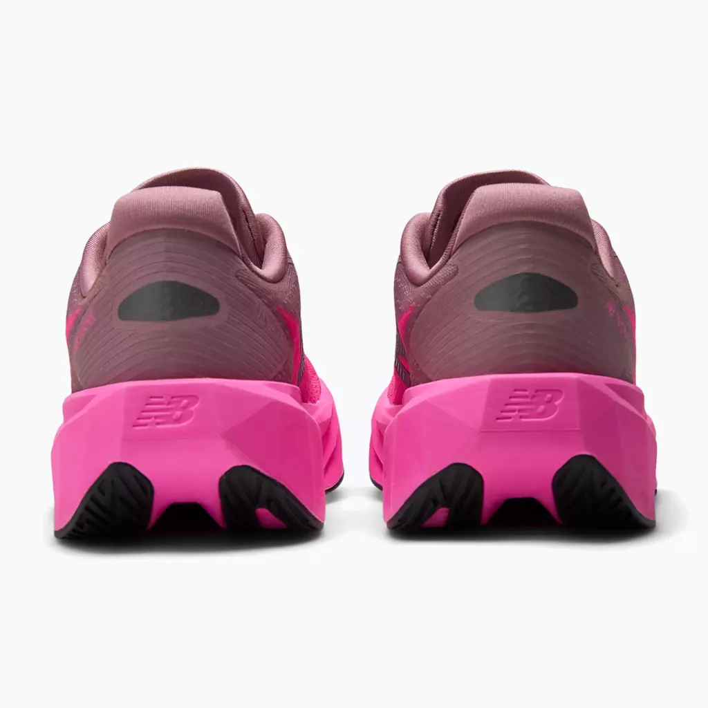 Женские Кроссовки для бега New Balance FuelCell Rebel V5 pink heat/rosewood
