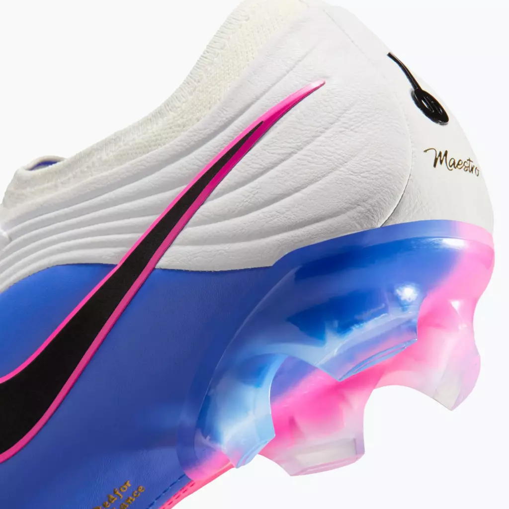 Футбольные бутсы Nike Tiempo Maestro Elite FG white/racer blue/pink blast/black N