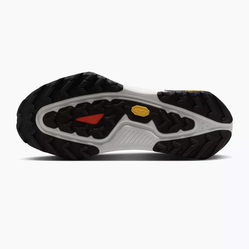 Кроссовки для бега Nike ACG Zegama black/safety orange/summit white