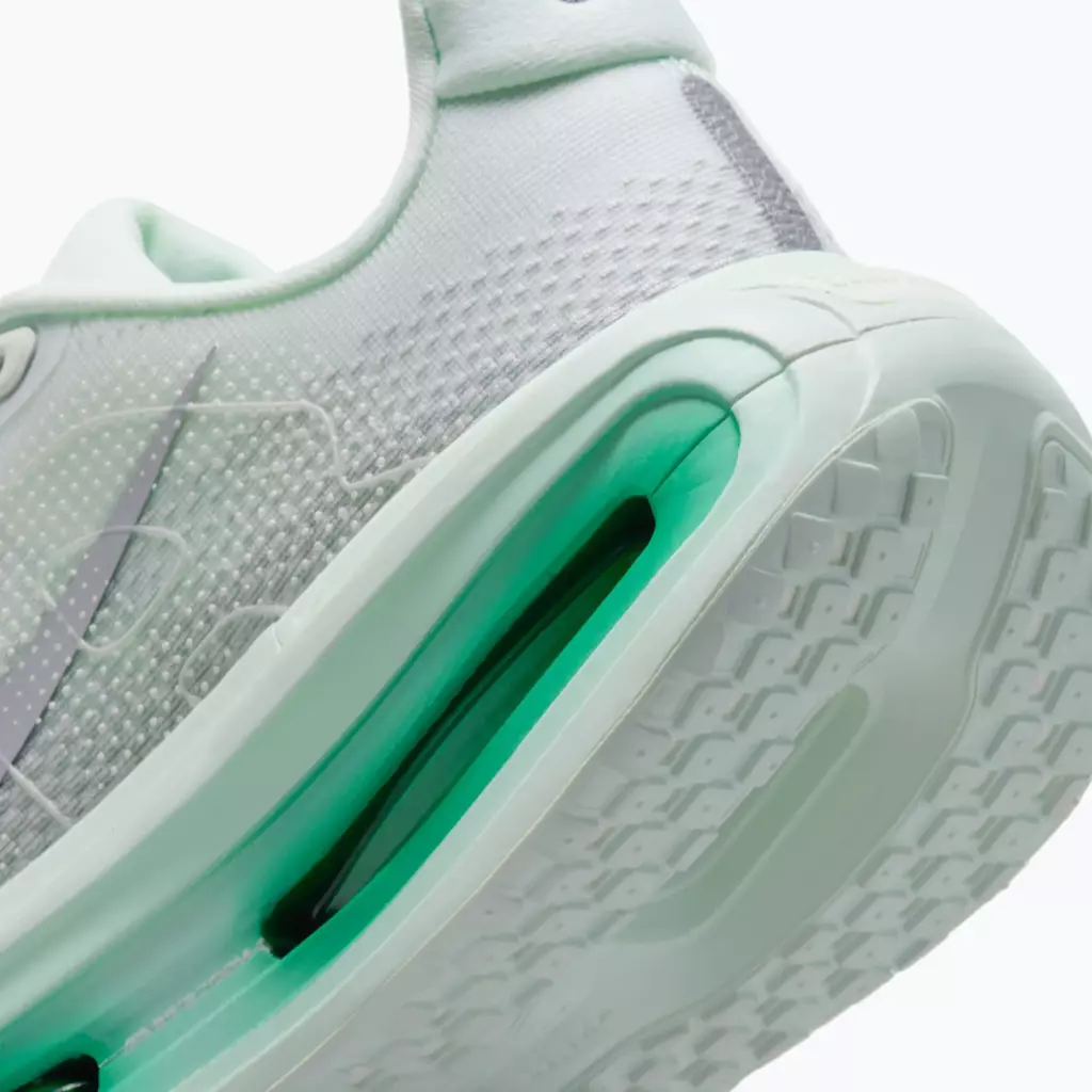 Женские Кроссовки для бега Nike Vomero Premium barely green/metallic silver