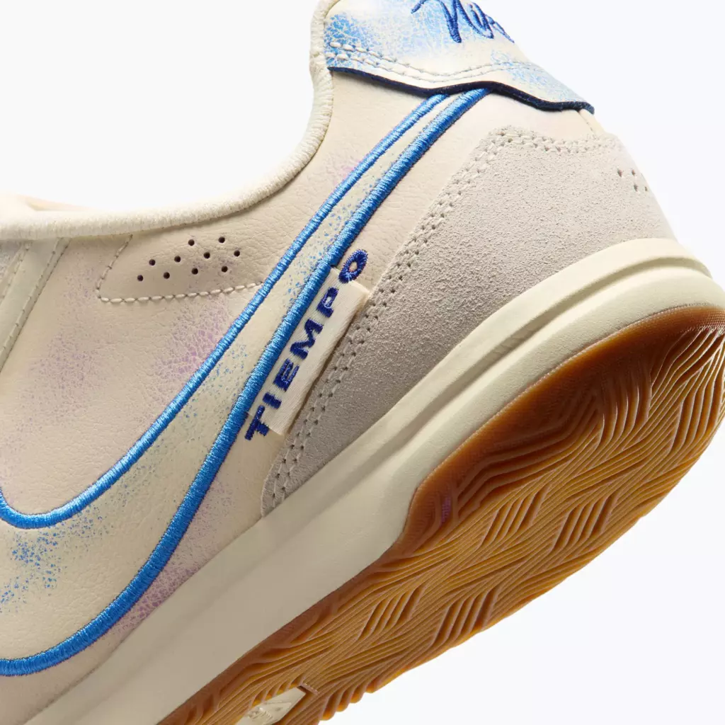 Футзалки Nike Tiempo Streetgato PRM IC coconut milk/gum med brown/blue crystal