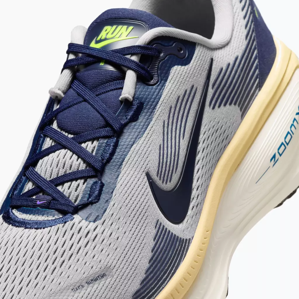 Кроссовки для бега Nike Vomero 18 wolf grey/pewter/sail/midnight navy