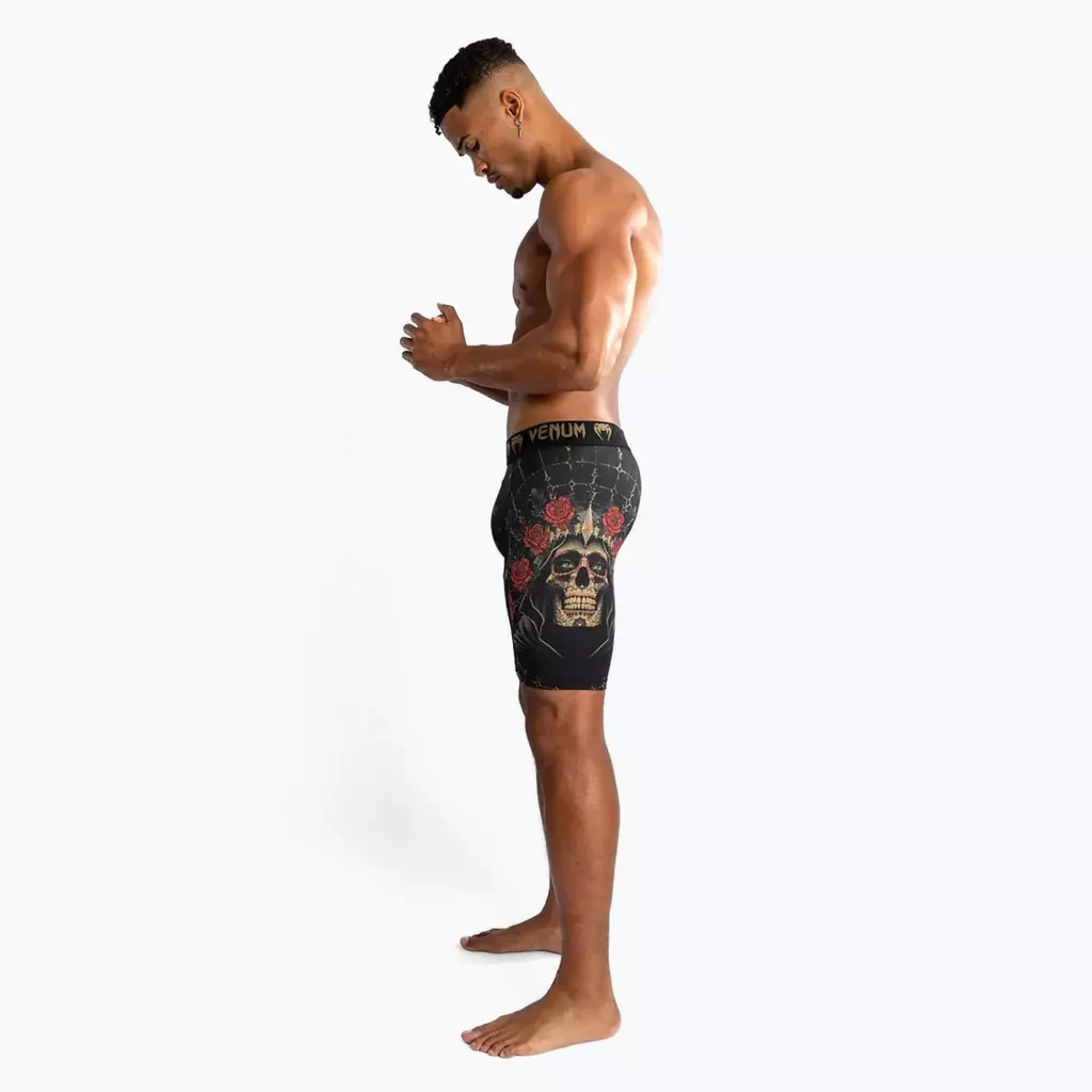 Компрессионные Шорты Venum Santa Muerte 5.0 Men’S Vale Tudo Shorts deep black/gold
