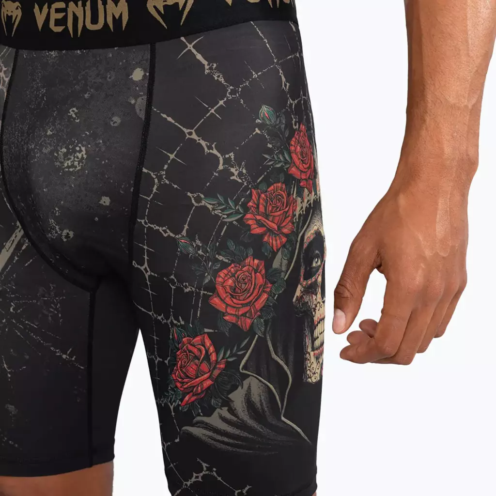 Компрессионные Шорты Venum Santa Muerte 5.0 Men’S Vale Tudo Shorts deep black/gold