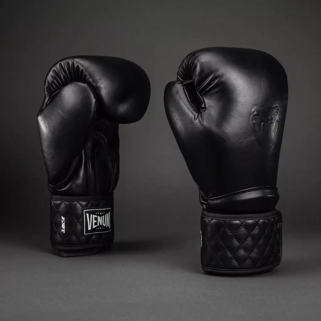 Боксёрские перчатки Venum Impact Classic Boxing black