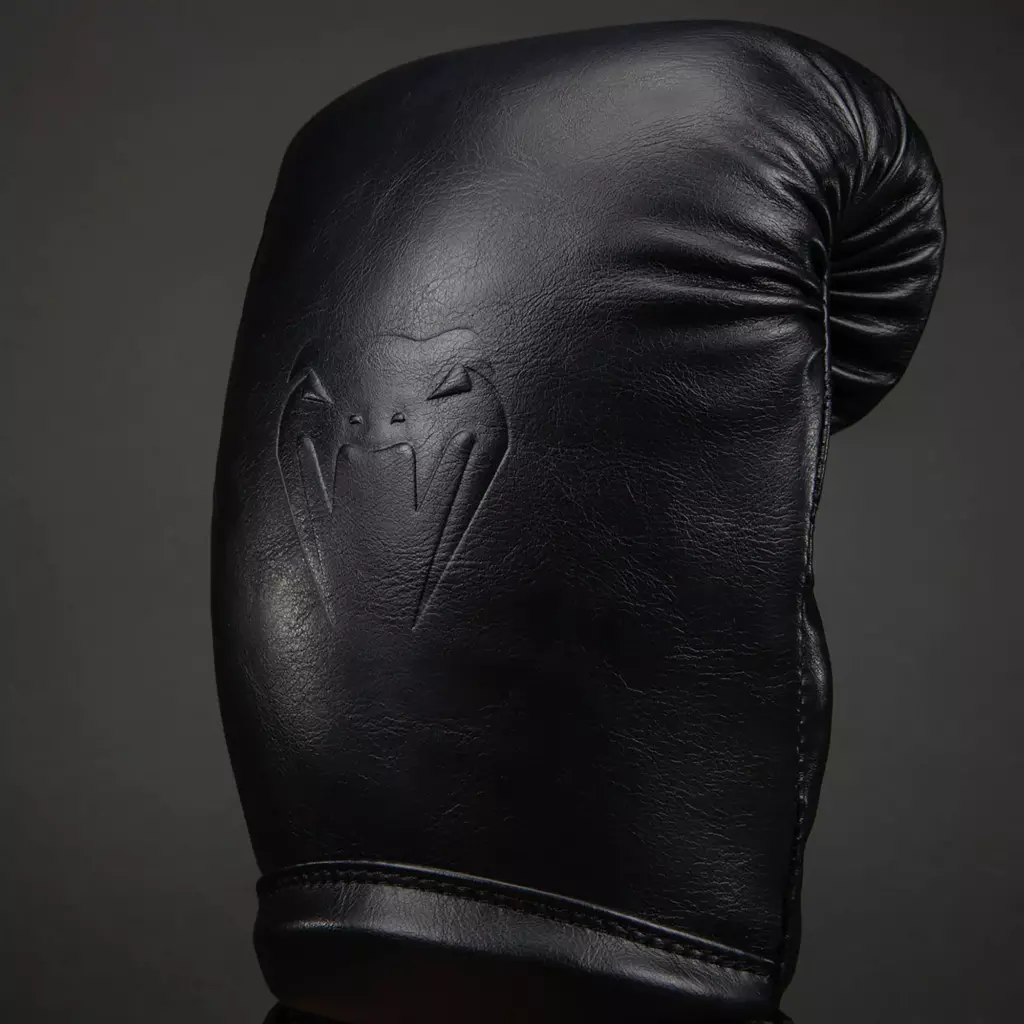 Боксёрские перчатки Venum Impact Classic Boxing black