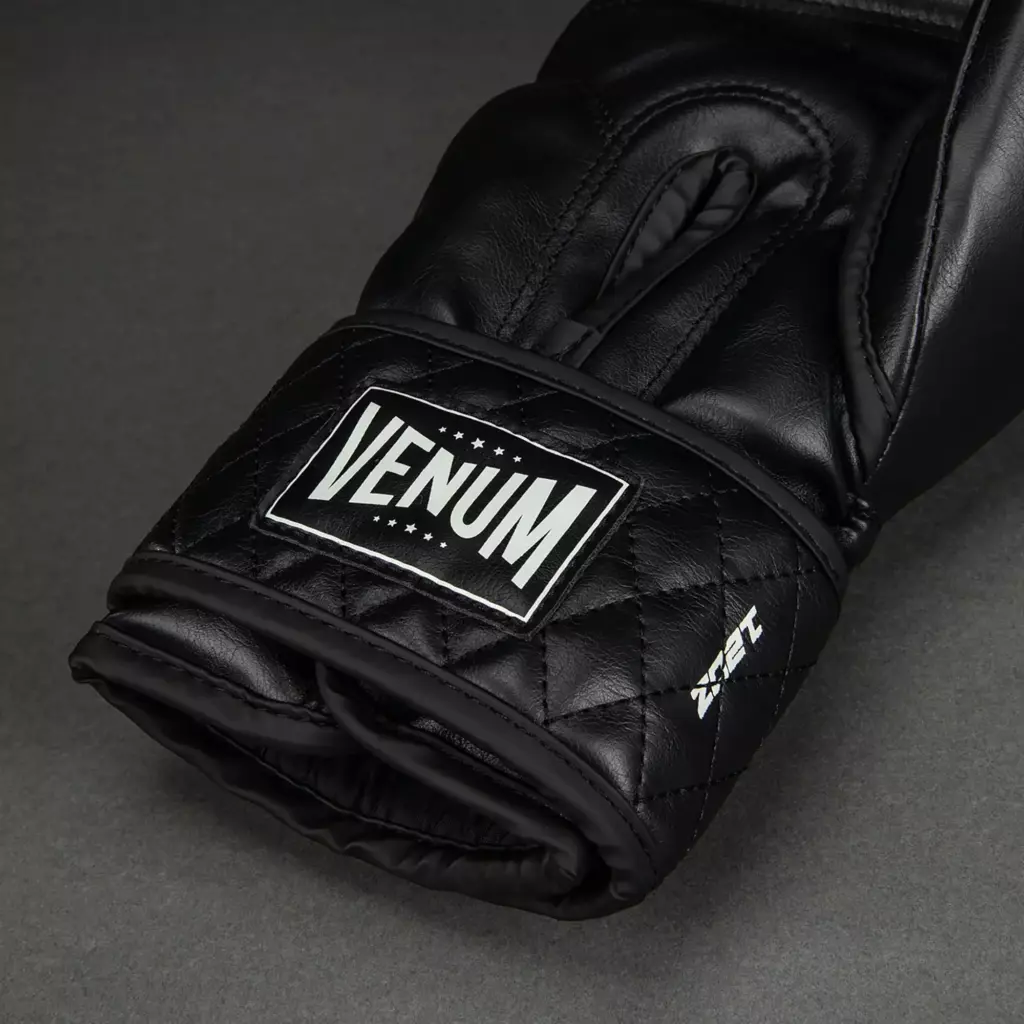 Боксёрские перчатки Venum Impact Classic Boxing black