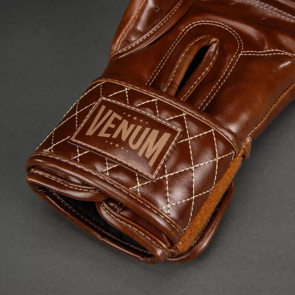 Боксёрские перчатки Venum Impact Classic Boxing shiny havana