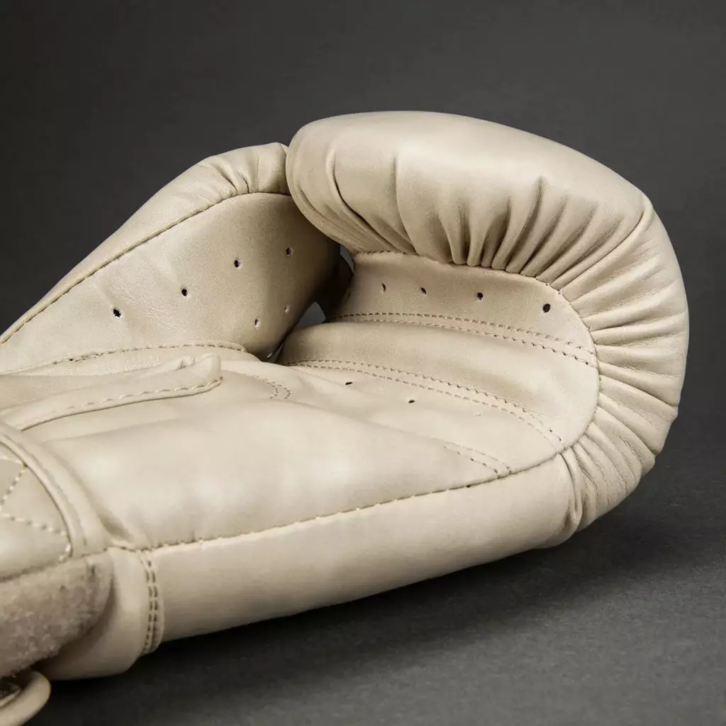 Боксёрские перчатки Venum Impact Classic Boxing ivory