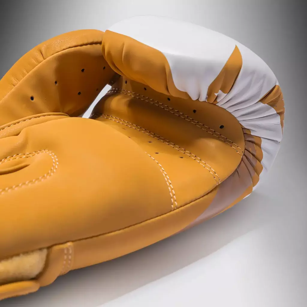 Боксёрские перчатки Venum Hurricane Boxing havana/white