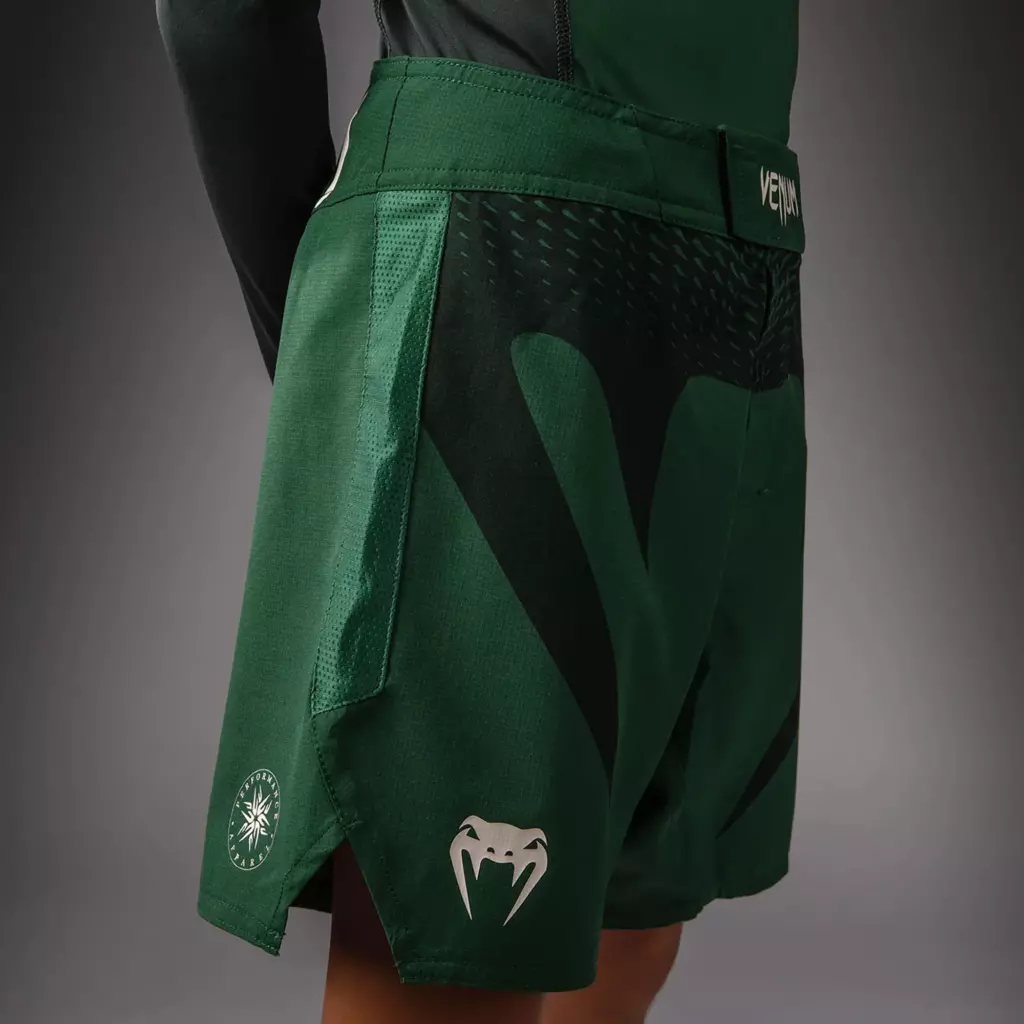 Детские шорты Venum Attack green/off white