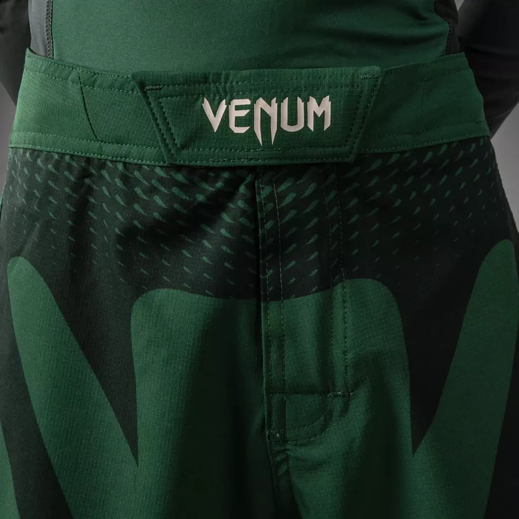 Детские шорты Venum Attack green/off white
