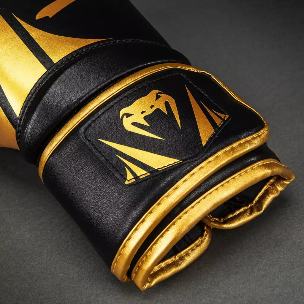 Боксёрские перчатки Venum Challenger 2.5 Boxing black/gold