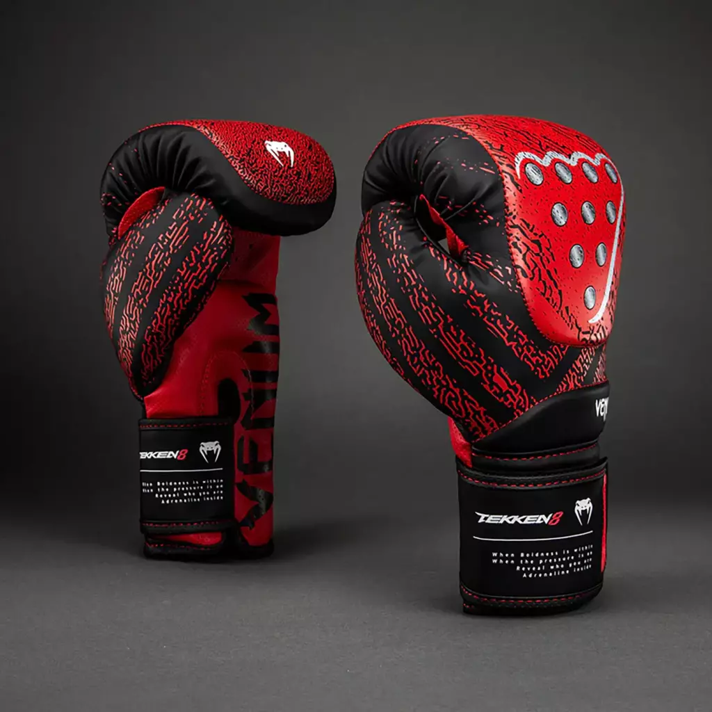 Боксёрские перчатки Venum x TEKKEN 8 Kazuya Boxing red/black