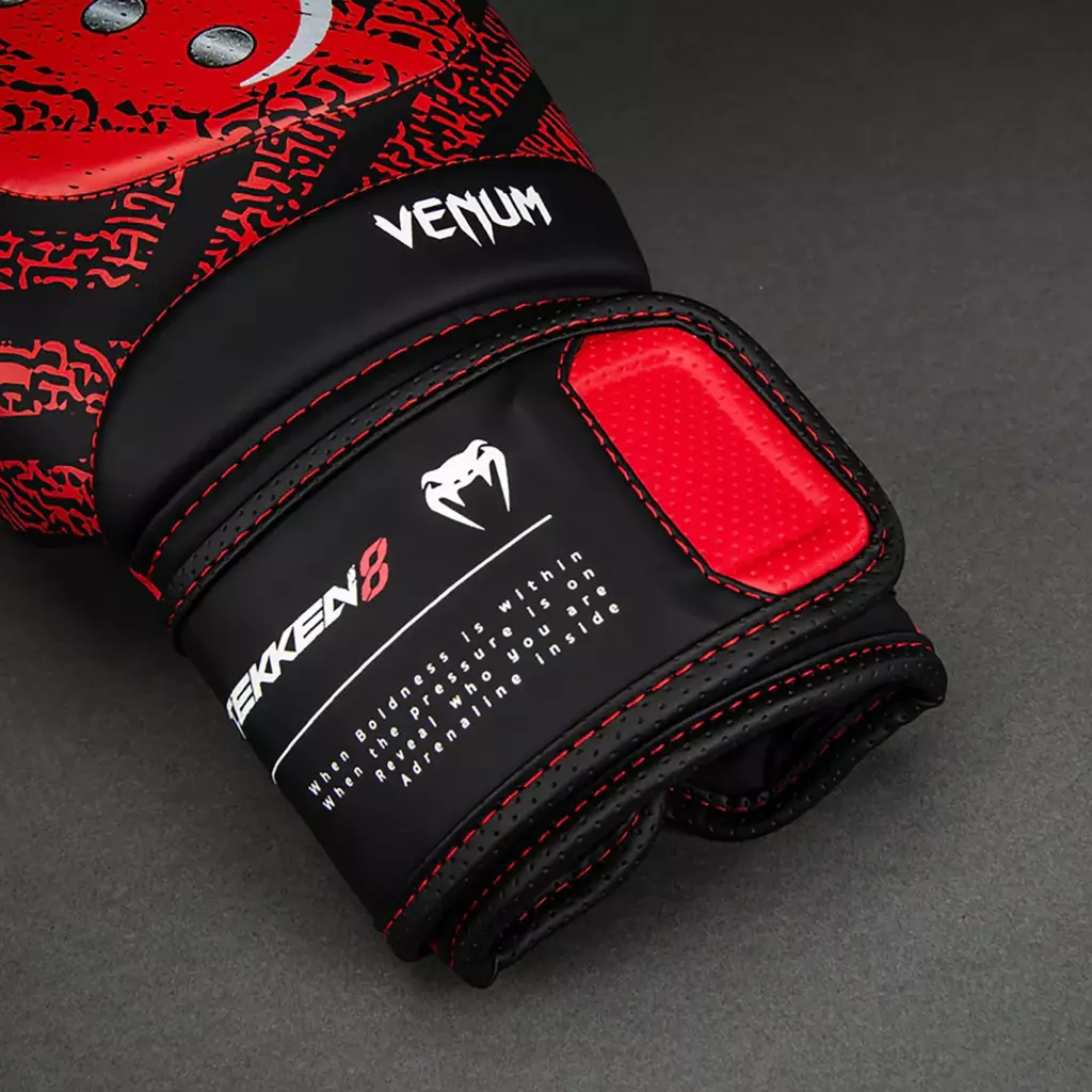 Боксёрские перчатки Venum x TEKKEN 8 Kazuya Boxing red/black