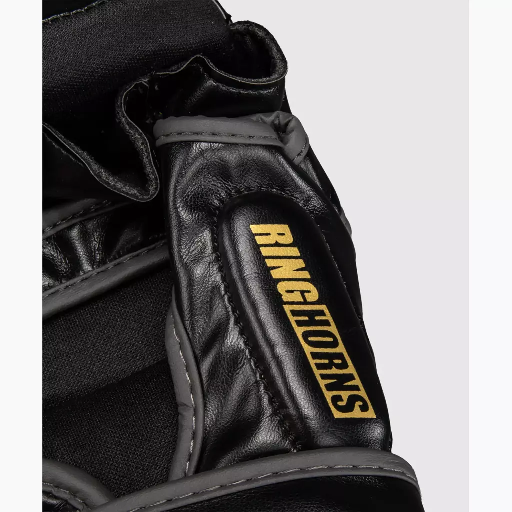 Боксёрские перчатки Venum Ringhorns Charger black/gold