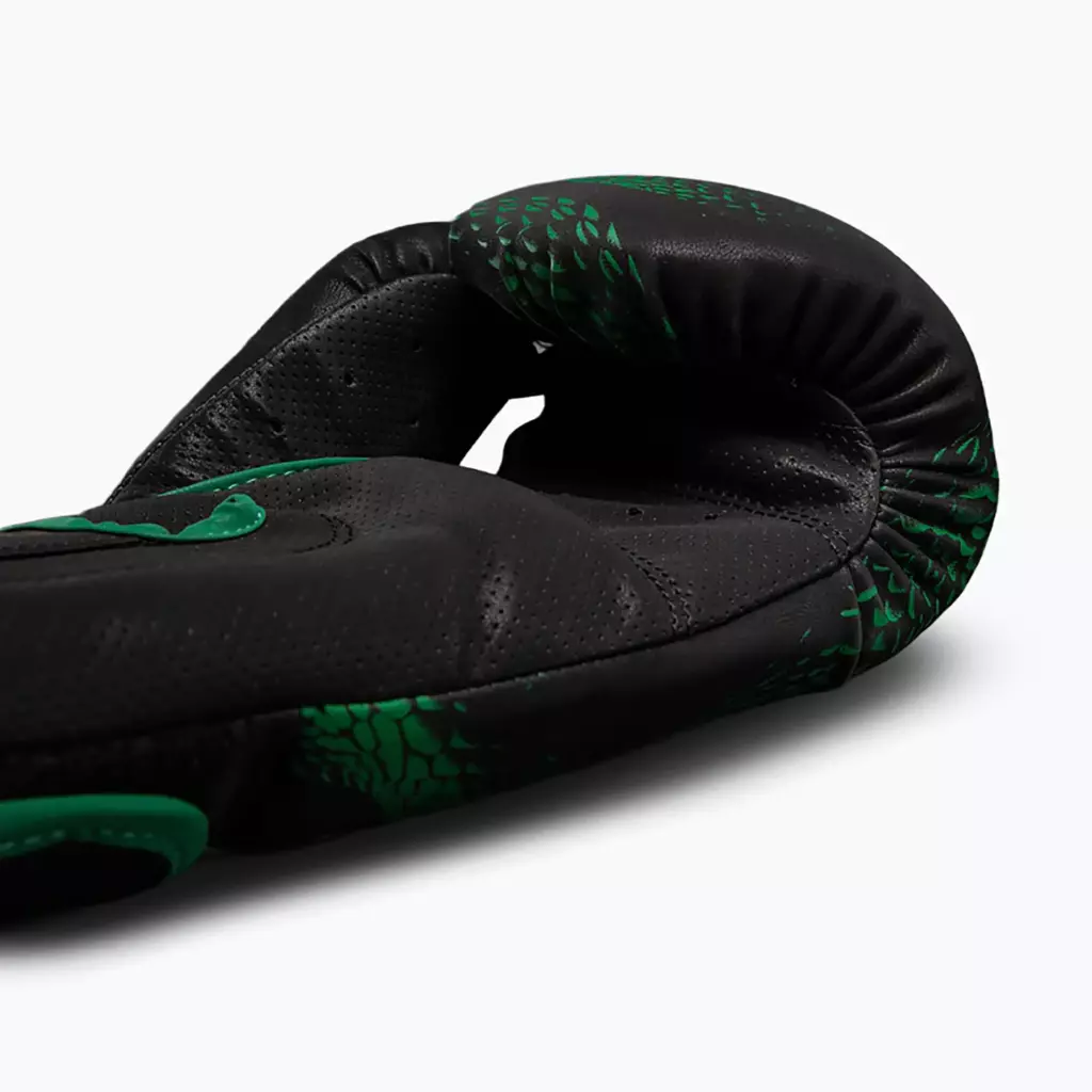 Боксёрские перчатки Venum Matupa Boxing black/green/gold