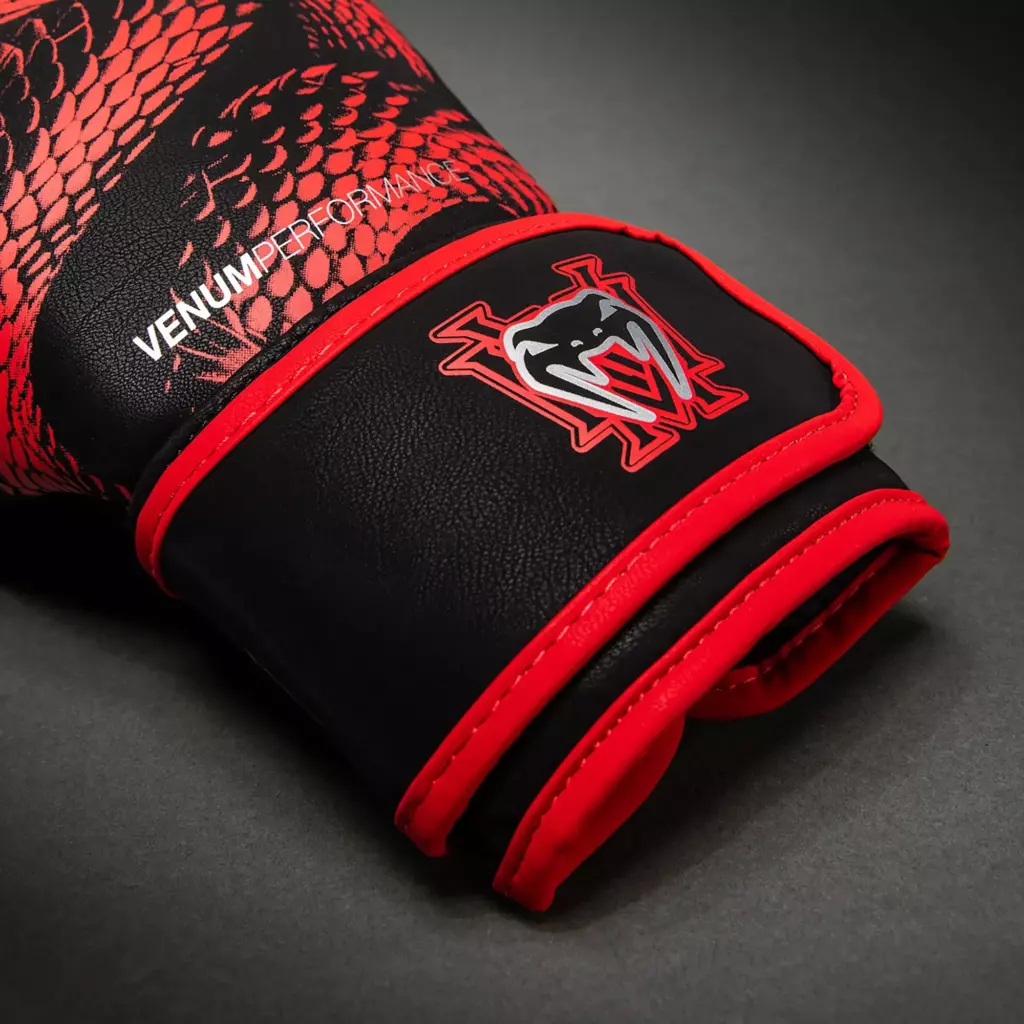 Боксёрские перчатки Venum Matupa Boxing black/red/silver