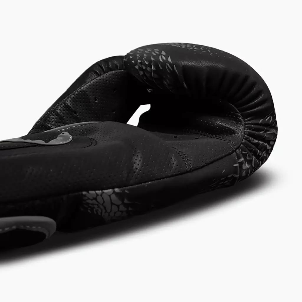 Боксёрские перчатки Venum Matupa Boxing black/grey/gold
