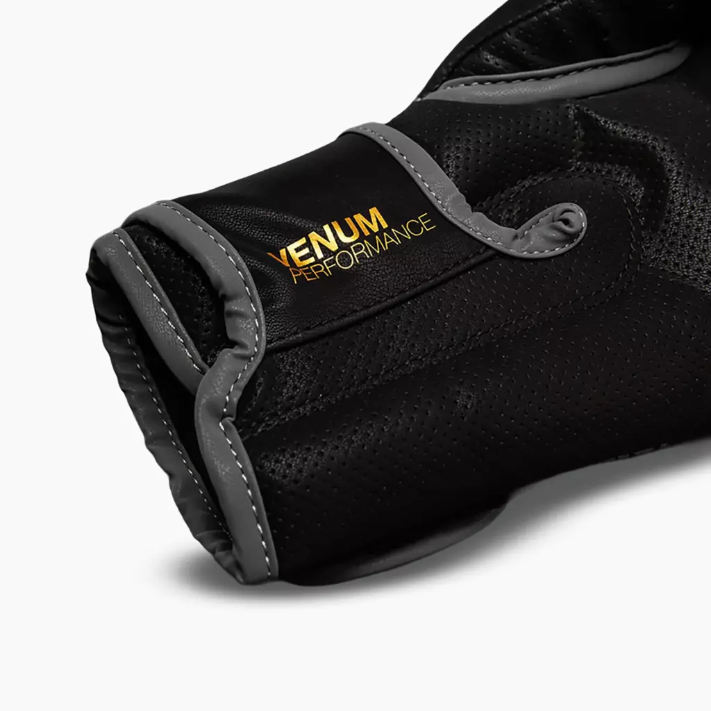 Боксёрские перчатки Venum Matupa Boxing black/grey/gold