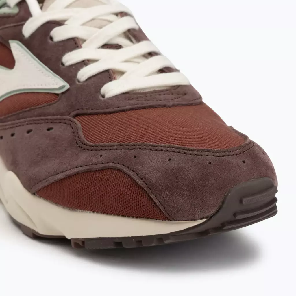 Mizuno Contender Premium lunar rock/shifting sand/cloud cream