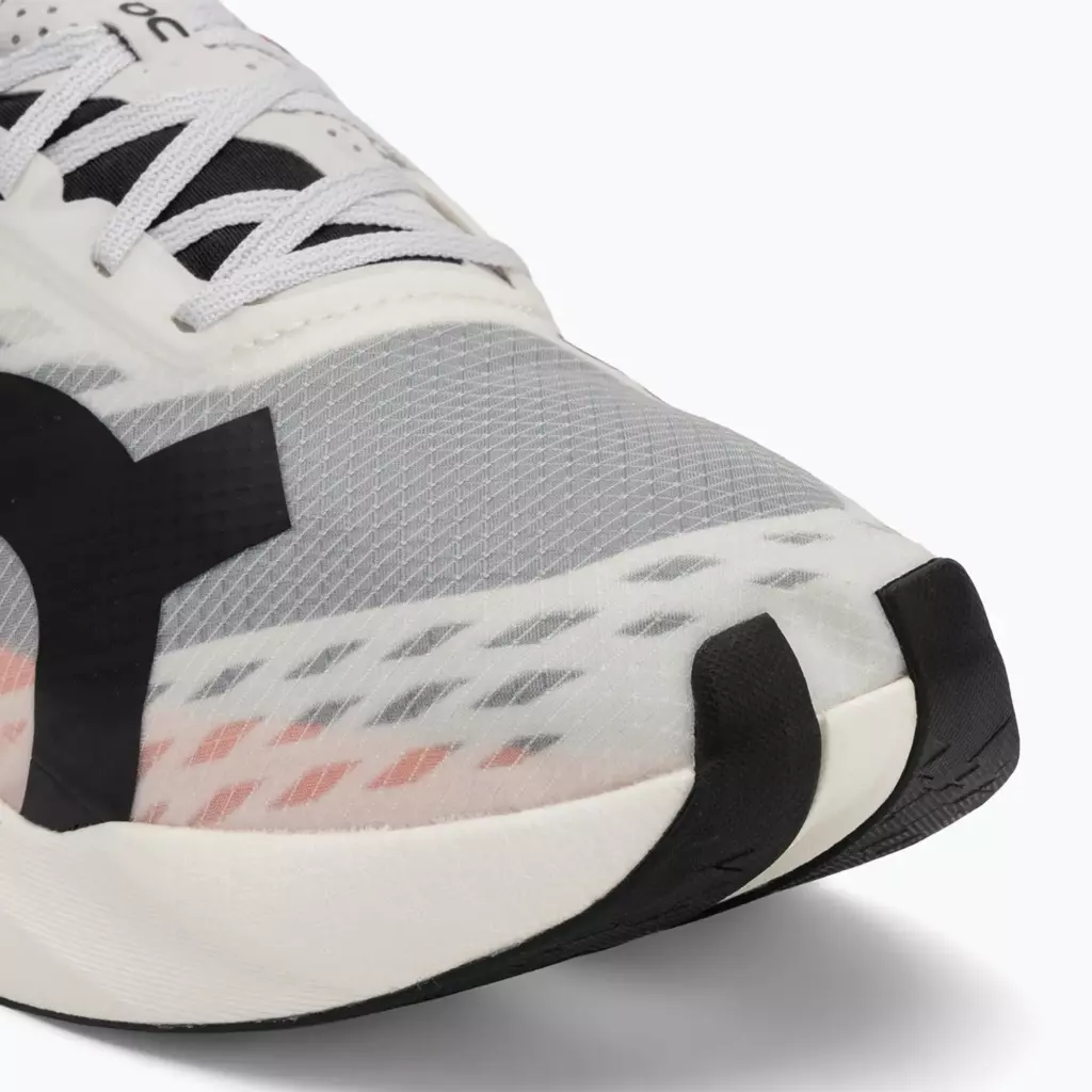 Женские Кроссовки для бега On Cloudboom Strike white/black