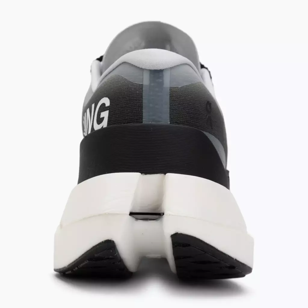 Кроссовки для бега On Cloudboom Max white/black