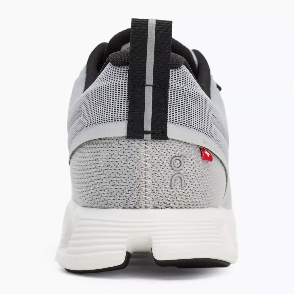 Женские Кроссовки On Cloud 5 Waterproof glacier/white