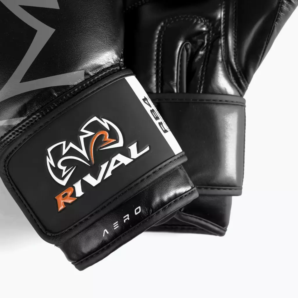 Боксёрские перчатки Rival RB4 black