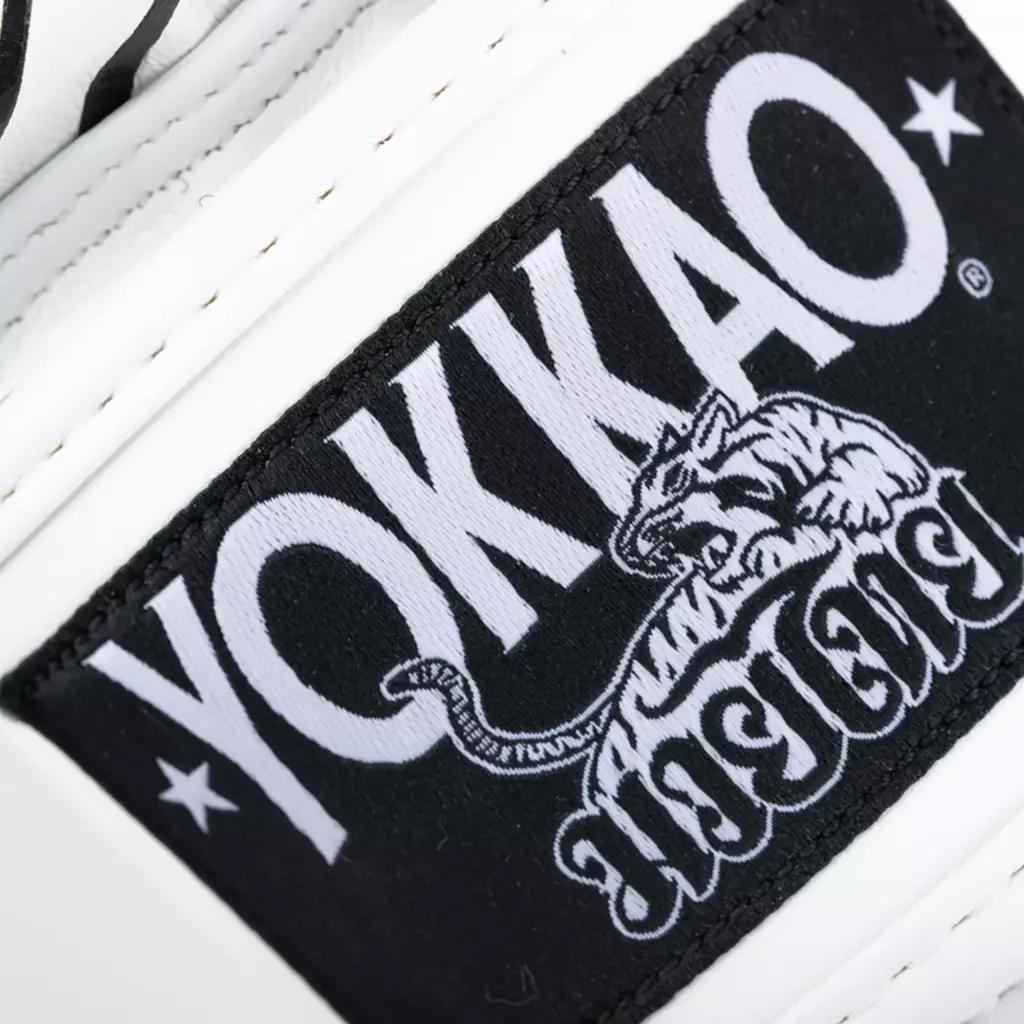 Боксёрские перчатки YOKKAO Power Boxing white