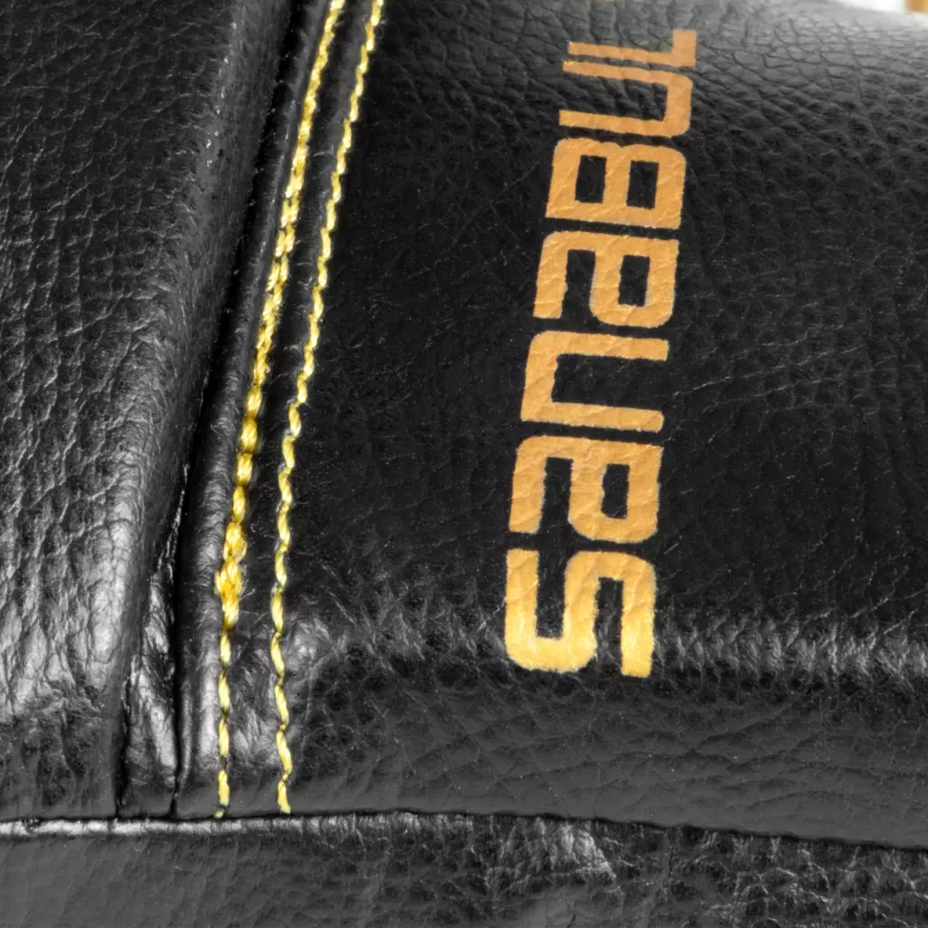 Боксёрские перчатки Sanabul Gold Strike Professional Lace Up