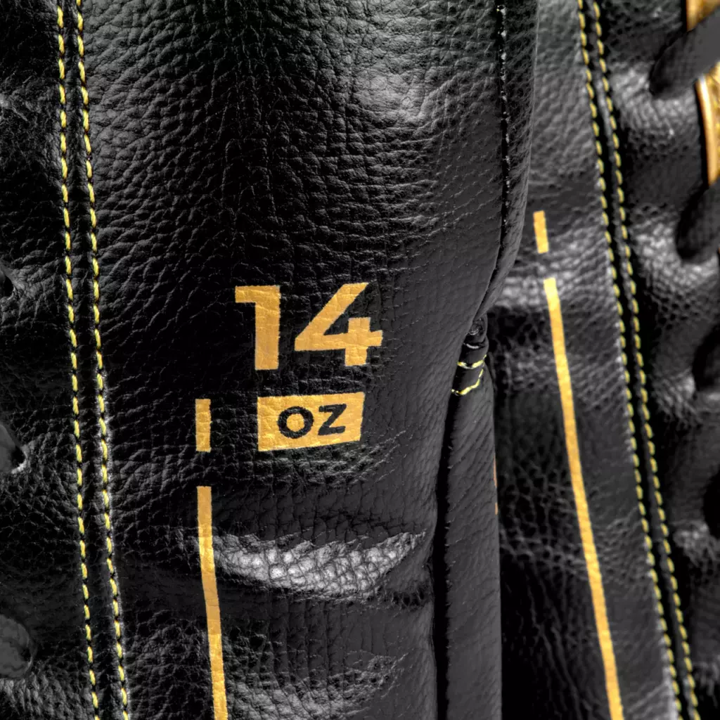 Боксёрские перчатки Sanabul Gold Strike Professional Lace Up